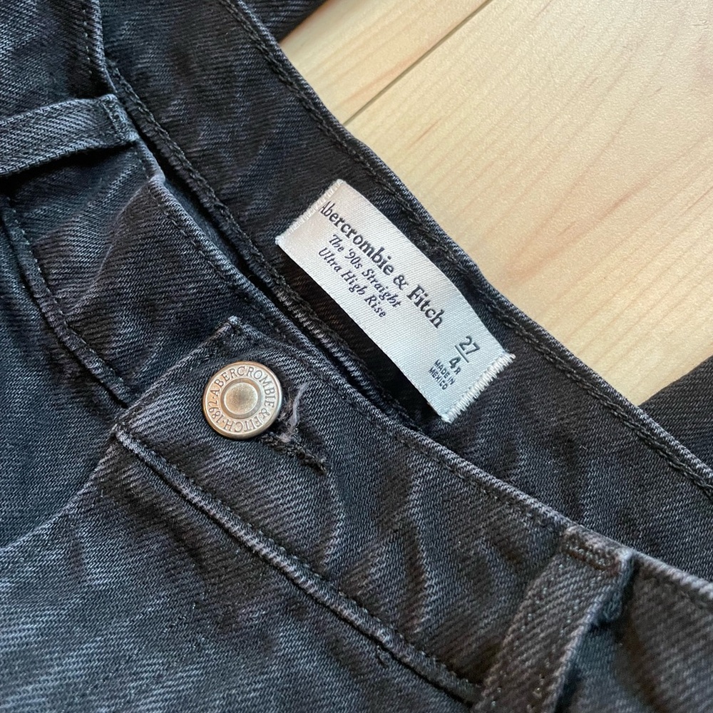 Abercrombie & Fitch Ultra High Rise The 90s
Straight Black Jean 27 - Like New
